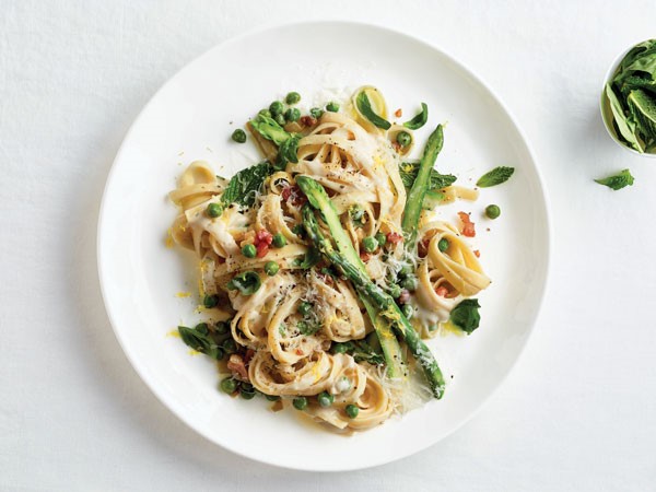 Fettuccine noddles mixed with cream sauce, asparagus, onion, garlic-parmesan peas and parmesan cheese