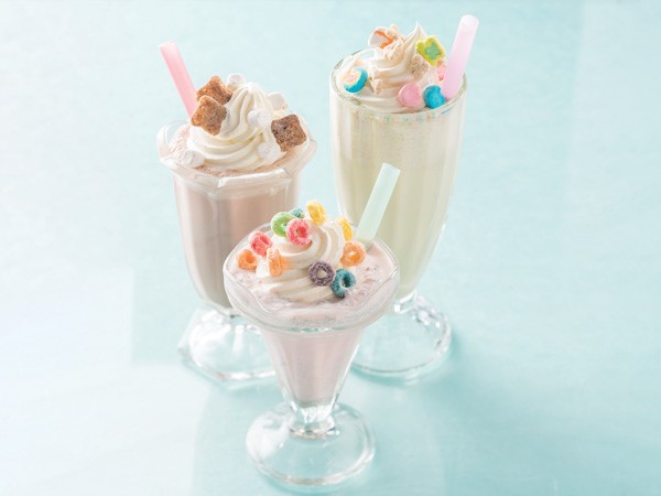 Glasses of crunchy cereal shakes, garnished with cereal and straws