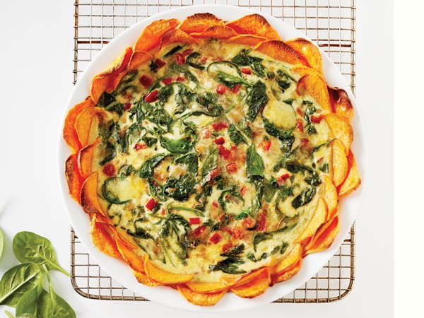 Spinach, gruyère and red bell pepper quiche with a crunchy sweet potato crust