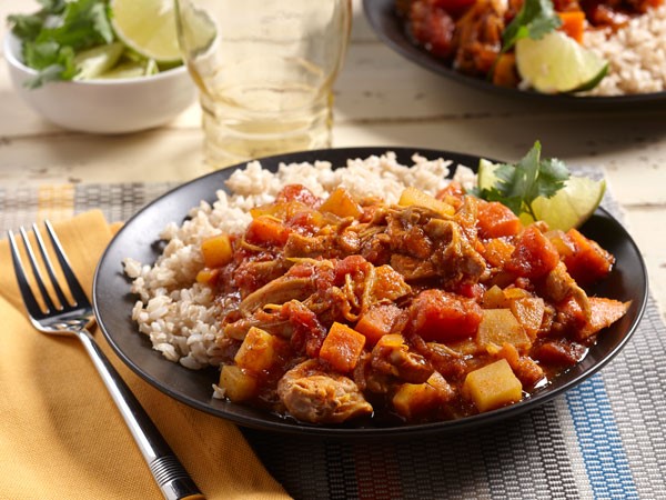 Plate of chicken vindaloo served with a side of rice