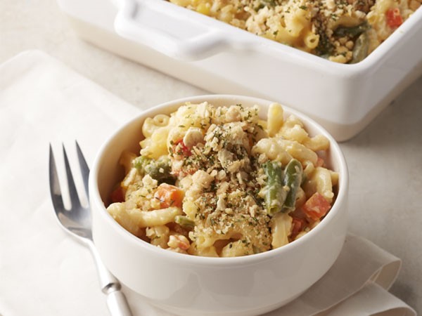 Mac and cheese with veggies and crushed oyster crackers