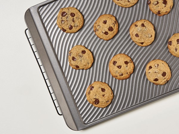 8 Ways To Prevent Cookies From Burning On The Bottom | Hy-Vee