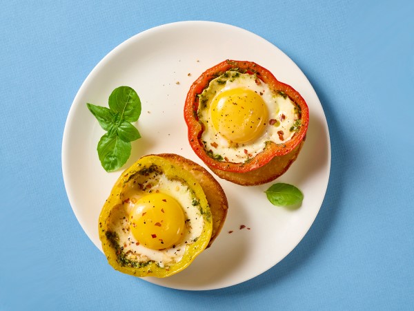 Pesto Eggs in Veggie Rings
