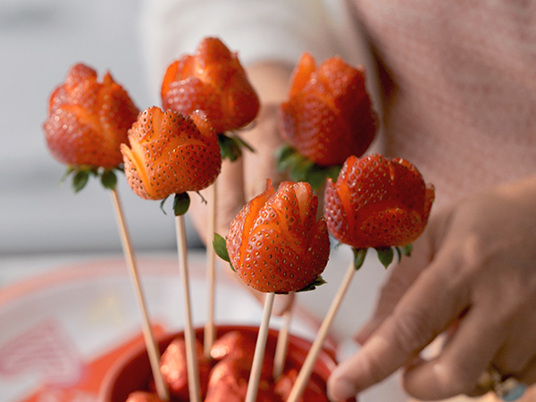 How to Make a Strawberry Rose Bouquet | Hy-Vee