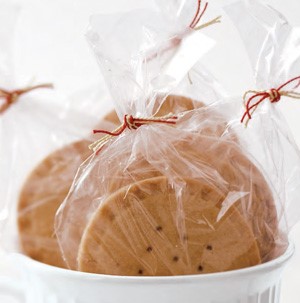 Shortbread cookies wrapped in clear bags and tied with red-and-white string