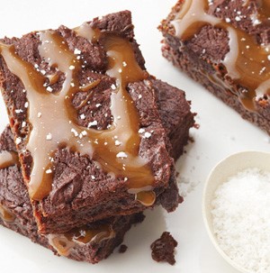 Brownie squares topped with drizzled caramel and salt