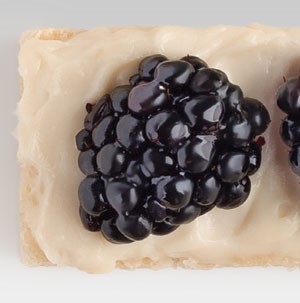 Fruit pizza bite garnished with fresh blackberry